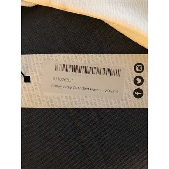 NWT size 4 Ivory wrap Romper/ Playsuit - Picture 5 of 5